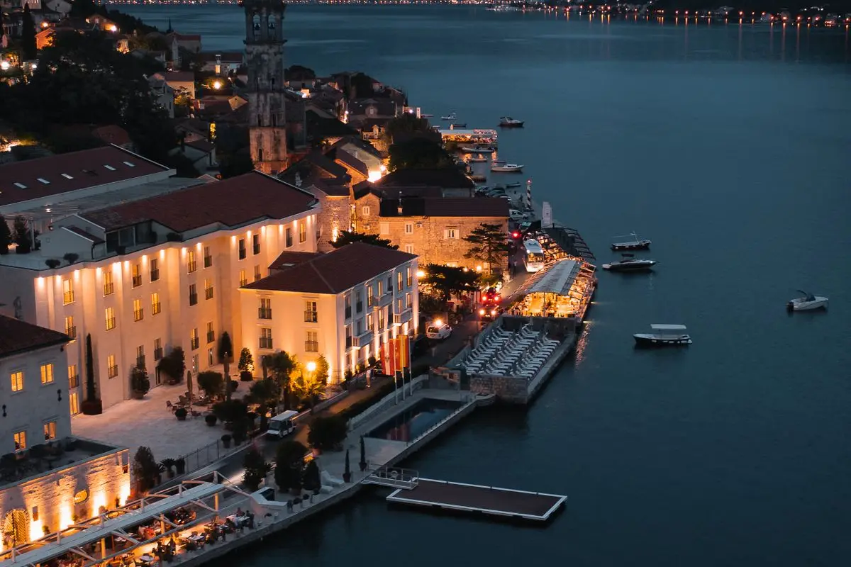 Restoran Galion — fine dining nad zalivom (Kotor)